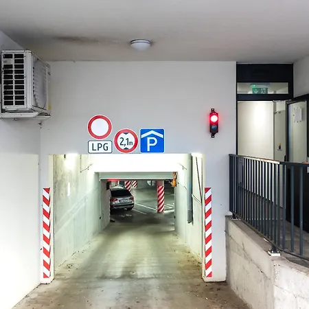 Mickiewiczova Free Parking By Veronika & Jano *